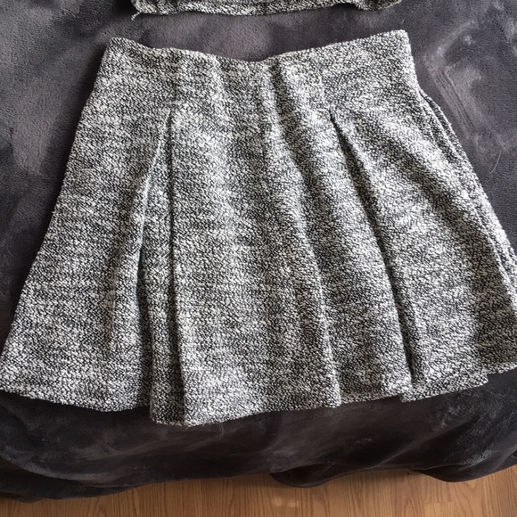 Harlowe & Graham 2 pc set (top + skirt) - Picture 3 of 7